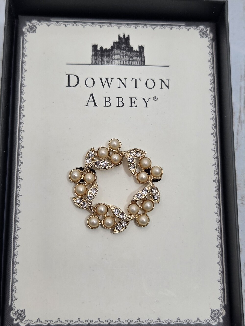 NIB Downton Abbey Pearl & Rhinestone Wreath Brooch Pin 👑 Vintage Style ✨